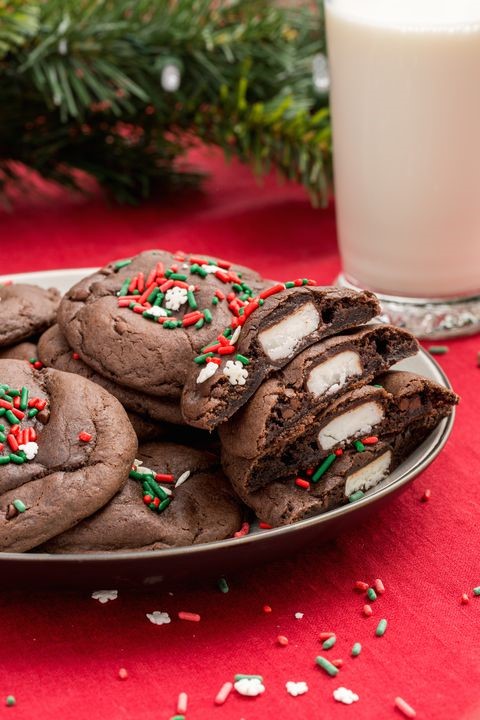 Peppermint-Pattie-stuffed-chocolate-chrismas-cookie